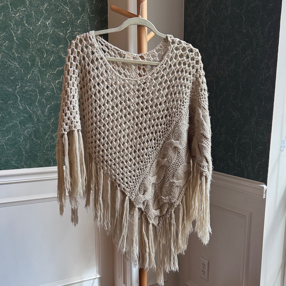 Willow & Clay Beige Knit Fringe Poncho
